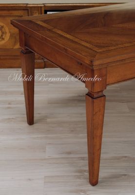 Tavolo in legno stile classico con allunghe estraibili