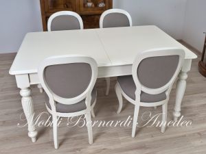 Tavolo allungabile in legno con gambe tornite scanalate