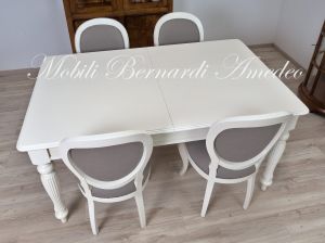 Tavolo allungabile in legno con gambe tornite scanalate