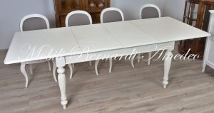 Tavolo allungabile in legno con gambe tornite scanalate
