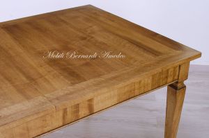Tavolo classico in legno piallato a mano con prolunghe centrali