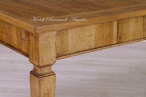 Tavolo classico in legno piallato a mano con prolunghe centrali