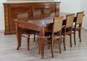 Tavolo classico in legno di noce con prolunghe estraibili