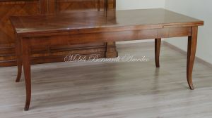 Tavolo classico in legno di noce con prolunghe estraibili