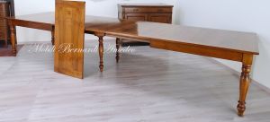 Tavolo da pranzo di grandi dimensioni con prolunghe centrali