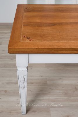 Tavolo da pranzo in legno cm 200x100 con intarsi nel piano finitura colore chiaro con gambe bianche