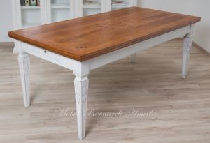 Tavolo da pranzo in legno cm 200x100 con intarsi nel piano finitura colore chiaro con gambe bianche