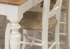 Tavolo da cucina in legno massiccio con finitura bicolore bianco e rovere