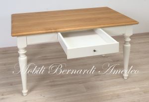 Tavolo da cucina in legno massiccio con finitura bicolore bianco e rovere