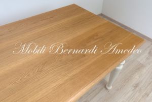 Tavolo da cucina in legno massiccio con finitura bicolore bianco e rovere
