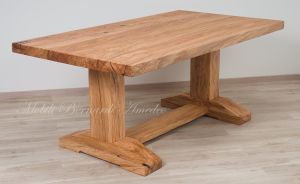 Tavolo da pranzo in legno massiccio di olivo con gambe a fratino colore chiaro finitura ad olio