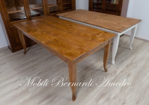 Tavolo country in legno massiccio