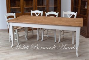Tavolo country in legno massiccio