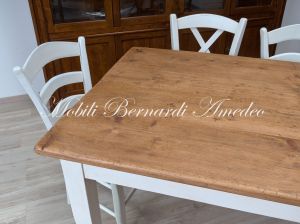 Tavolo country in legno massiccio