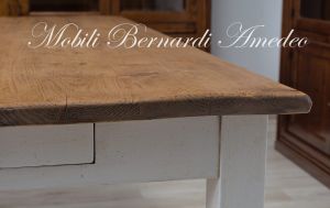 Tavolo country in legno massiccio