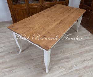 Tavolo country in legno massiccio
