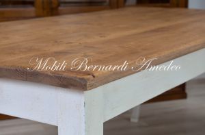 Tavolo country in legno massiccio