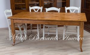 Tavolo country in legno massiccio