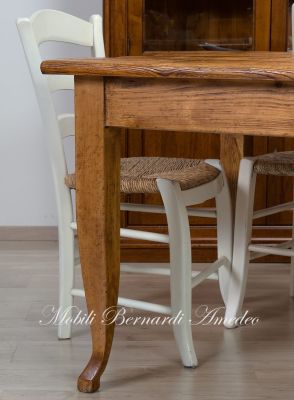 Tavolo country in legno massiccio