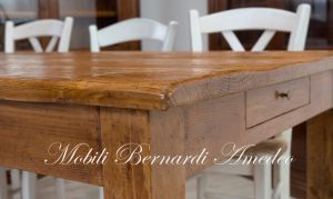 Tavolo country in legno massiccio