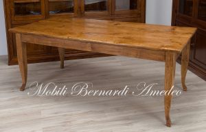 Tavolo country in legno massiccio