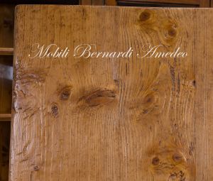 Tavolo country in legno massiccio