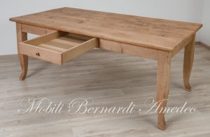 Tavolo in legno massiccio di abete stile country rustico con piano in legno antico piallato e spazzolato