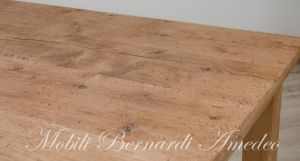 Tavolo in legno massiccio di abete stile country rustico con piano in legno antico piallato e spazzolato