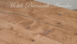 Tavolo in legno massiccio di abete stile country rustico con piano in legno antico piallato e spazzolato