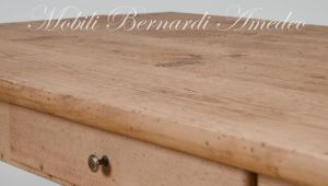 Tavolo in legno massiccio di abete stile country rustico con piano in legno antico piallato e spazzolato
