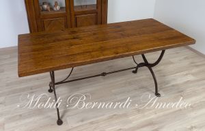 TM70 Tavolo in rovere massello con gambe in ferro battuto