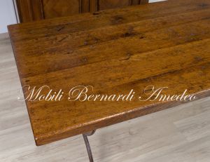 TM70 Tavolo in rovere massello con gambe in ferro battuto