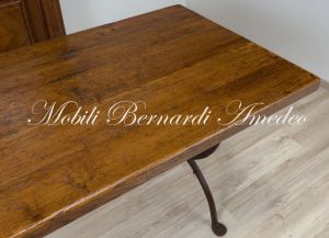 TM70 Tavolo in rovere massello con gambe in ferro battuto