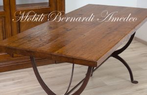 TM70 Tavolo in rovere massello con gambe in ferro battuto