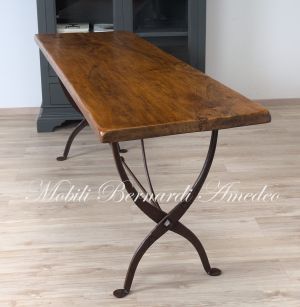TM79 Tavolo consol con piano in noce massello e gambe in ferro battuto
