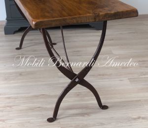 TM79 Tavolo consol con piano in noce massello e gambe in ferro battuto