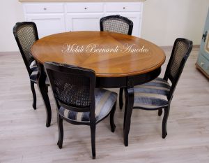 Tavolo ovale con piano in noce chiaro