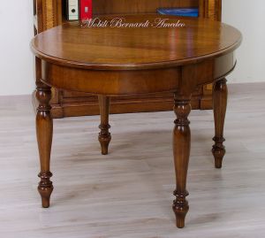 Tavolo ovale 130x100 in legno con prolunghe