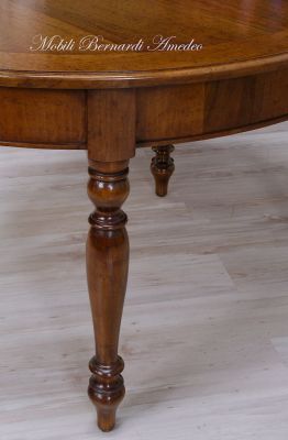 Tavolo ovale 130x100 in legno con prolunghe