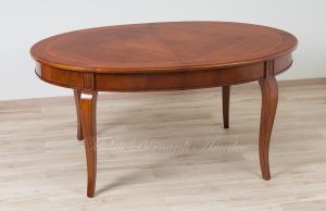 Tavolo in legno di noce stile classico di forma ovale con allunghi