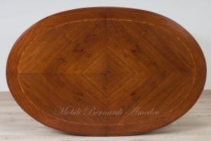 Tavolo in legno di noce stile classico di forma ovale con allunghi