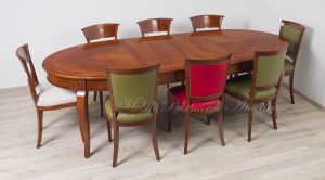 Tavolo in legno di noce stile classico di forma ovale con allunghi