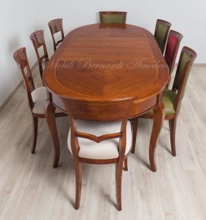 Tavolo in legno di noce stile classico di forma ovale con allunghi
