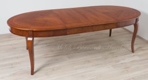 Tavolo in legno di noce stile classico di forma ovale con allunghi