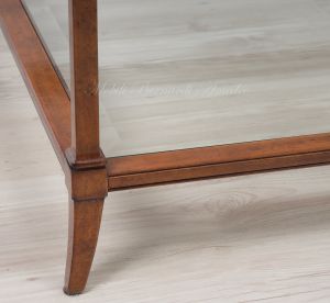Tavolino da salotto con doppio ripiano in vetro - dettaglio delle gambe curve