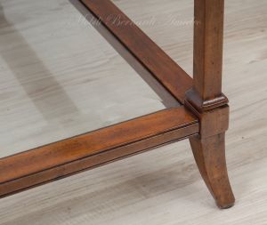 Tavolino da salotto con doppio ripiano in vetro - dettaglio delle gambe curve