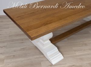 TF573 Tavolo fratino in rovere con gambe bianche a balaustra