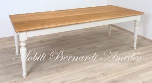 Dining table handcrafted in solid wood with light oak top and country style white turned legs