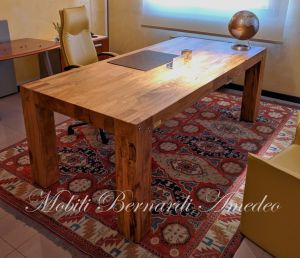 Tavolo scrittoio costruito artigianalmente in legno massiccio di ulivo stile moderno
