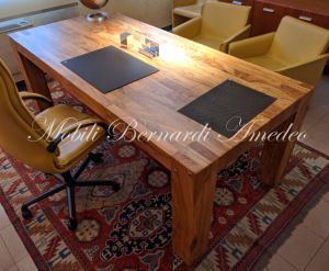 Tavolo scrittoio costruito artigianalmente in legno massiccio di ulivo stile moderno